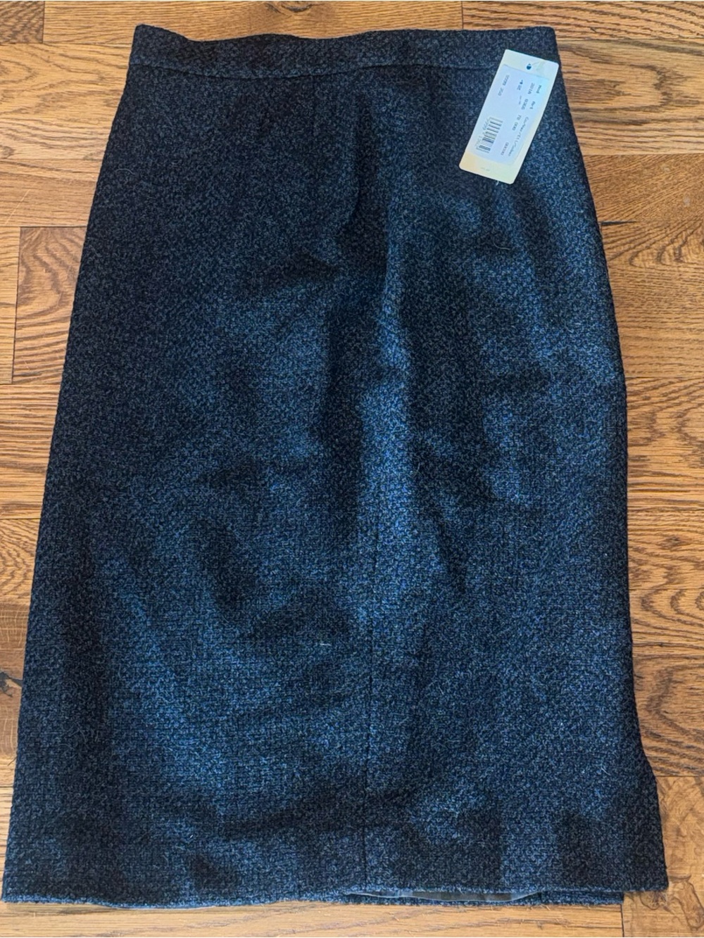 NWT. Vintage Oleg Cassini Couture. Gray Wool Pencil Skirt. Size Small.